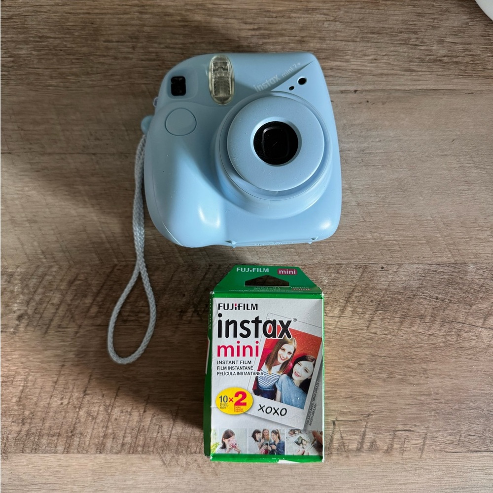 Instax Mini 8 blue with case & film